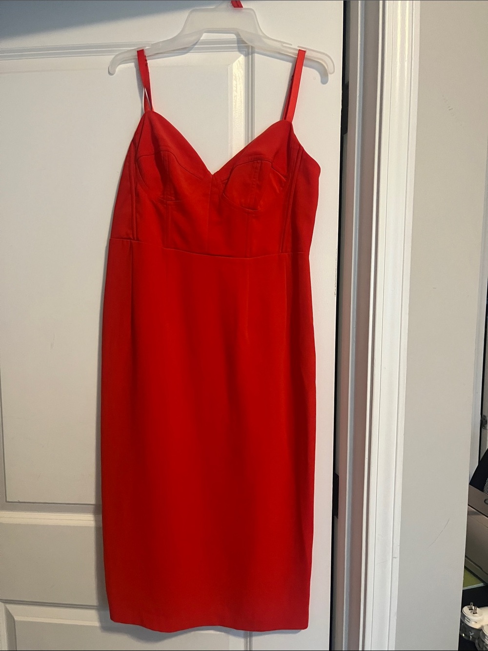 Classic Red Spaghetti-Strap Midi Dress - Sleek Sweetheart Bodice